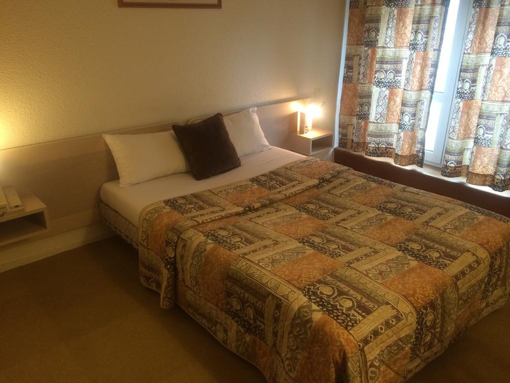 Hotel Anne De Beaujeu Gien Esterno foto