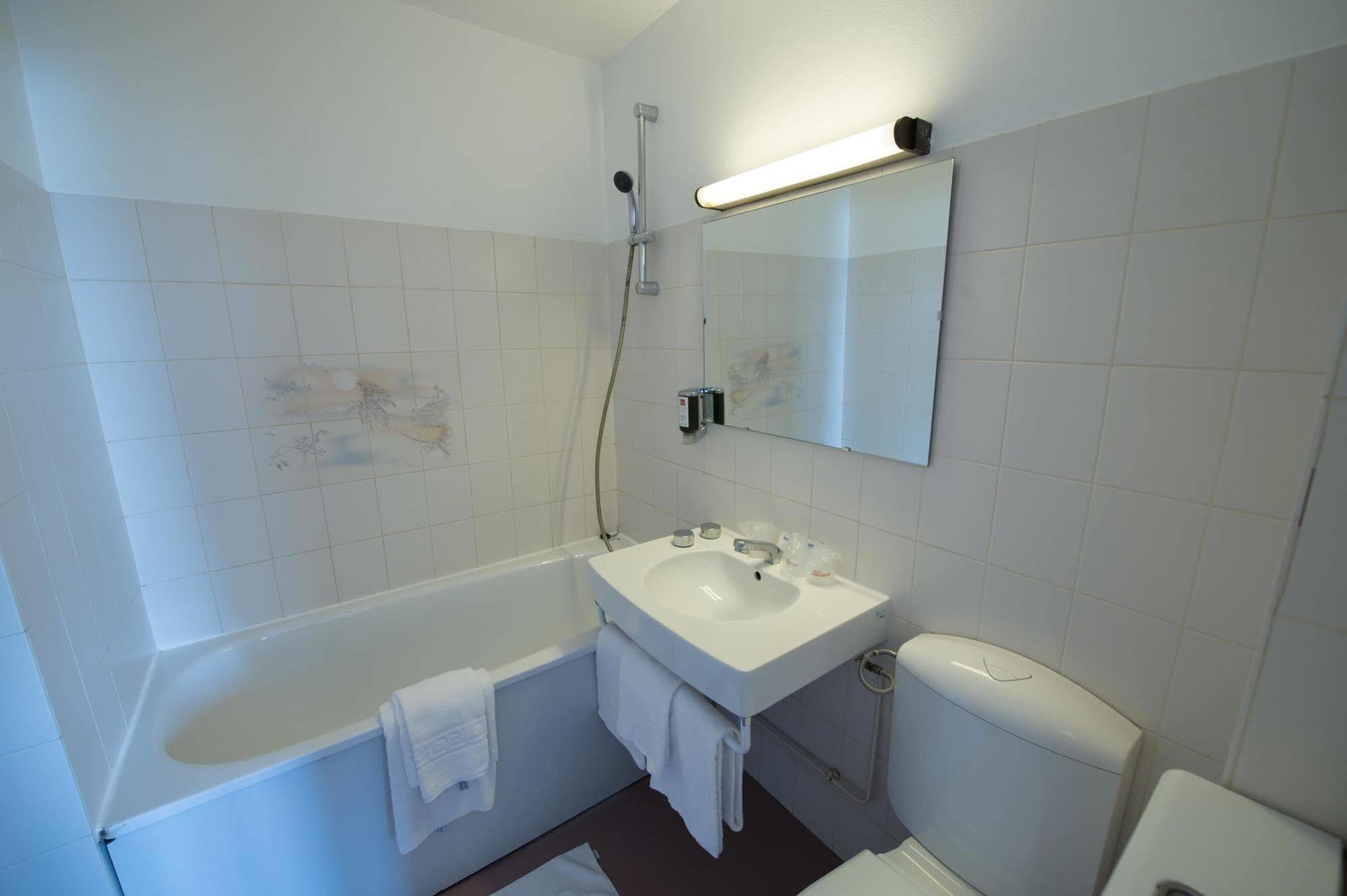 Hotel Anne De Beaujeu Gien Esterno foto