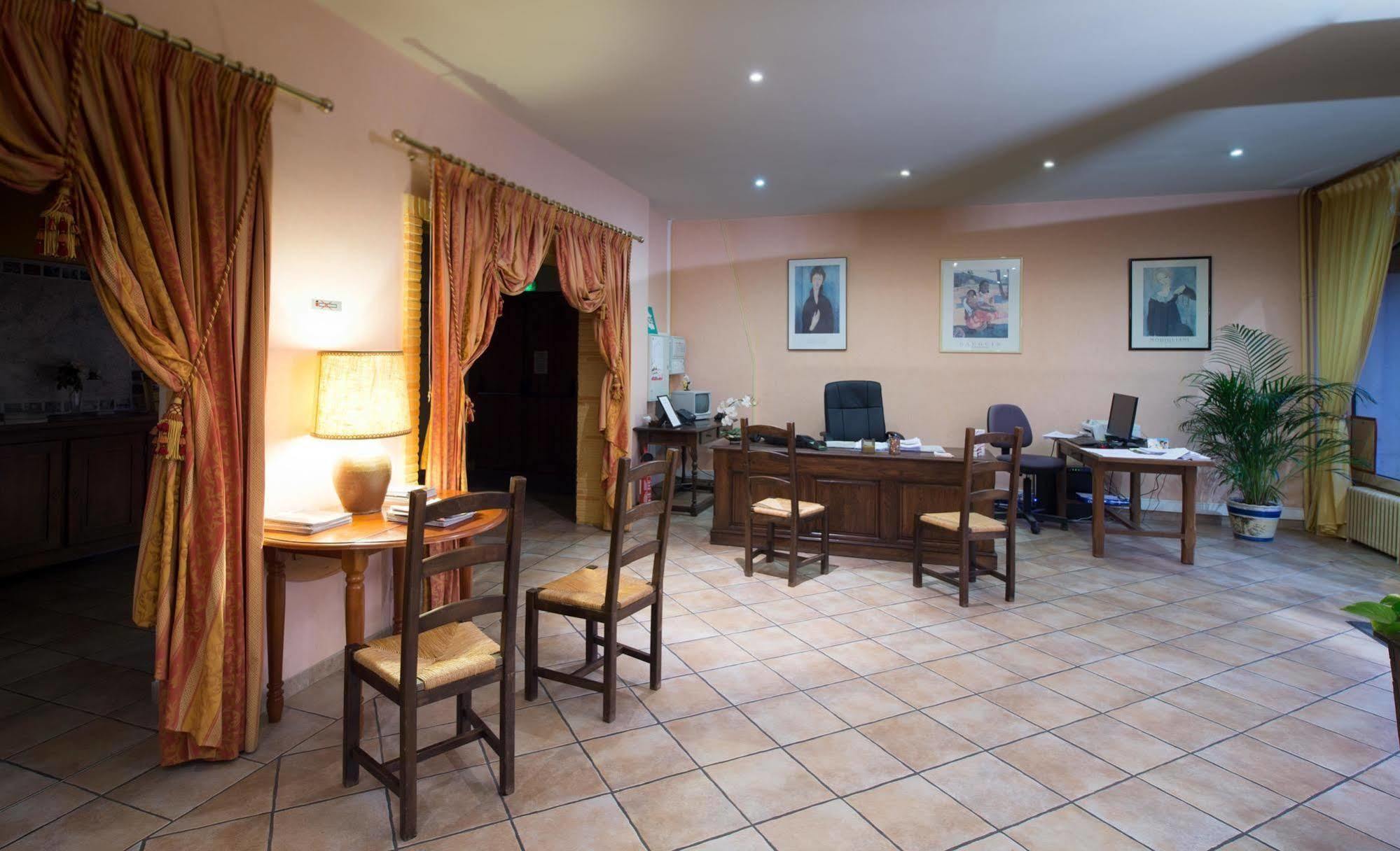 Hotel Anne De Beaujeu Gien Esterno foto